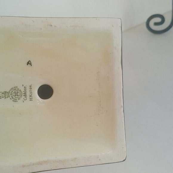 Vintage Royal Doulton Figure Cobbler HN 1706 1935-1969 by C J Noke - Picture 13 of 13